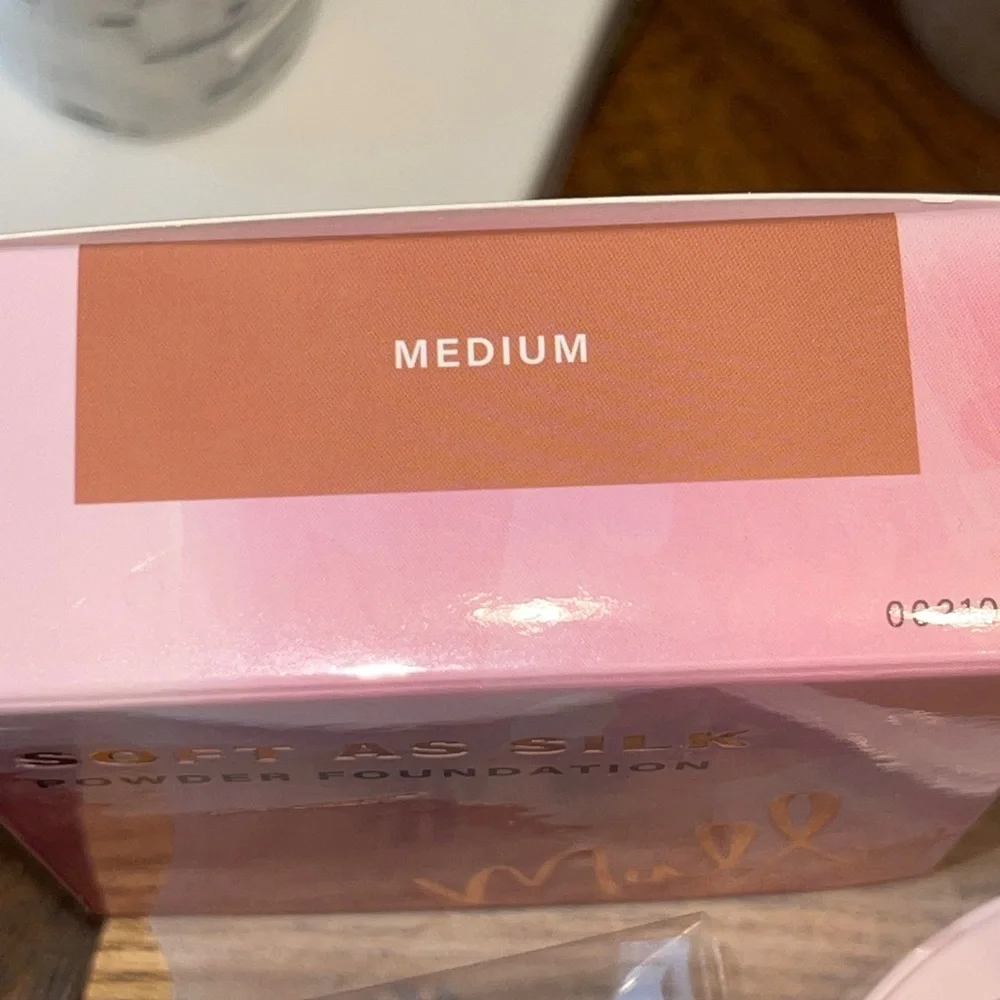 MALLY BEAUTY Soft As Silk Powder Foundation In Medium